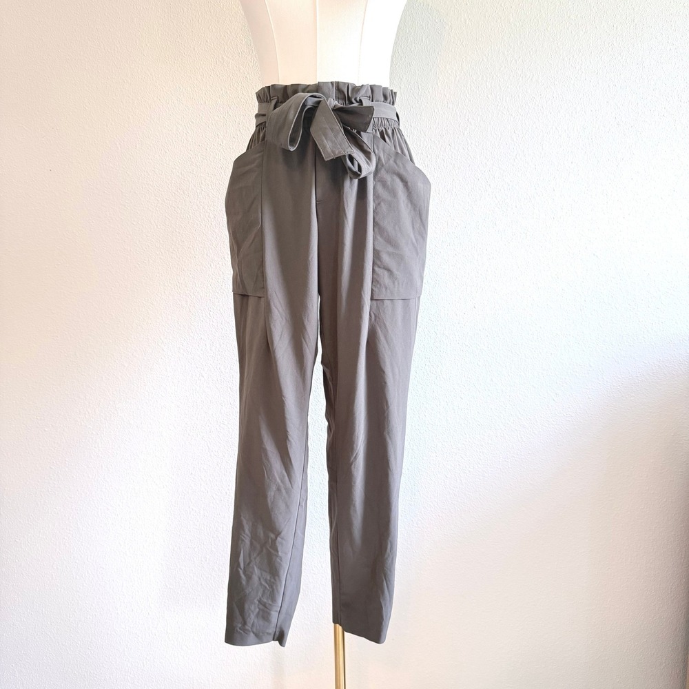 Athleta Gray Athleisure Waist Tapered Cargo Pants Minimalist Travel Outdoor Sz 0